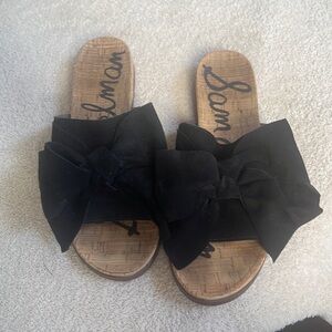 Bow suede sandals